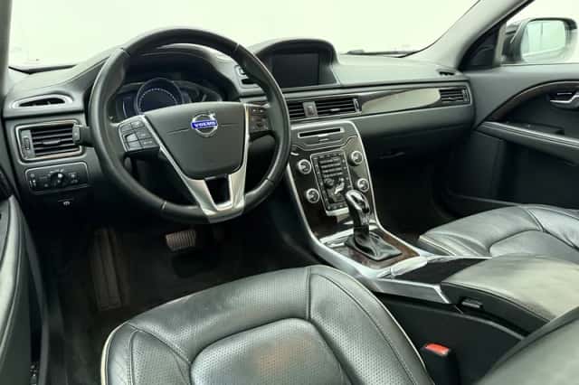 Volvo XC70 (2016) thumbnail 2