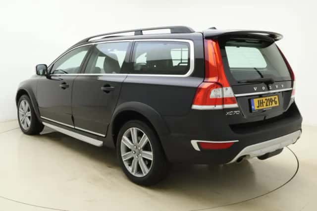 Volvo XC70 (2016) thumbnail 3