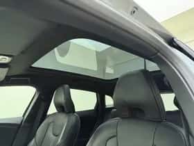 Volvo V40 (2017) thumbnail 36