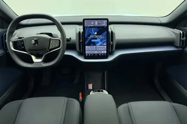 Volvo EX30 (2024) thumbnail 2