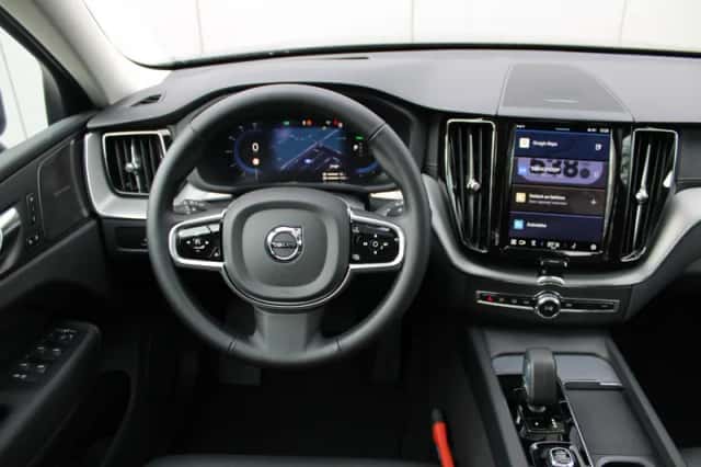 Volvo XC60 (2025) thumbnail 2