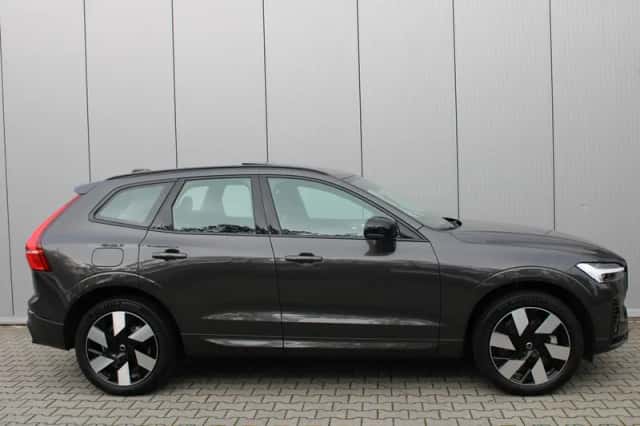 Volvo XC60 (2025) thumbnail 3
