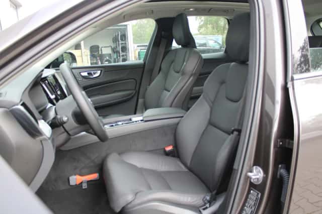 Volvo XC60 (2025) thumbnail 4