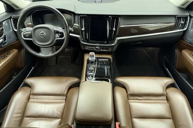 Volvo V90 (2020) thumbnail 2