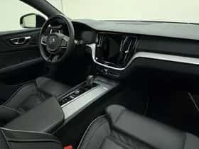 Volvo V60 (2021) thumbnail 2