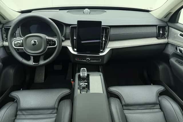 Volvo XC90 (2025) thumbnail 2