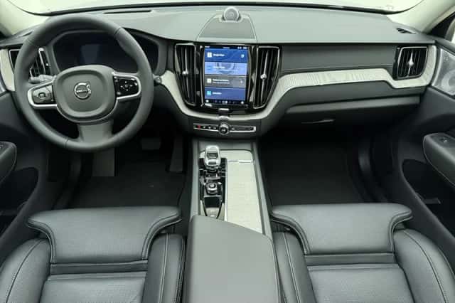 Volvo XC60 (2025) thumbnail 2
