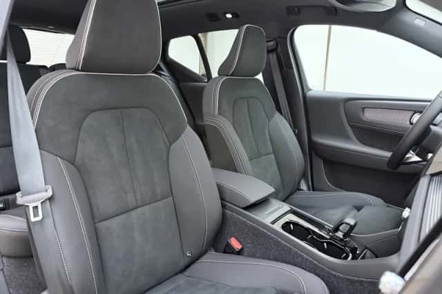 Volvo EX40 (2026) thumbnail 4