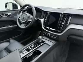 Volvo XC60 (2022) thumbnail 2
