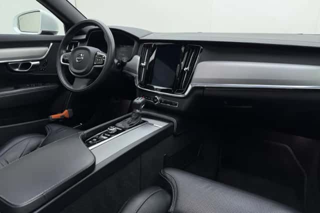 Volvo V90 (2018) thumbnail 2