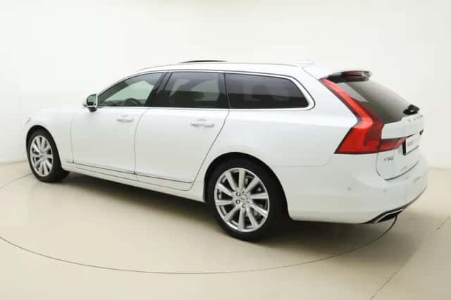 Volvo V90 (2018) thumbnail 3