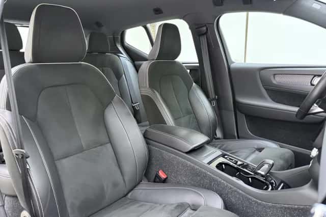 Volvo XC40 (2021) thumbnail 4