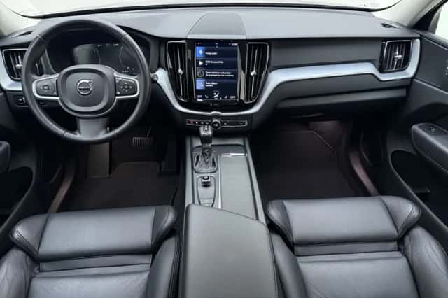 Volvo XC60 (2018) thumbnail 2