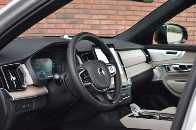 Volvo XC90 (2025) thumbnail 4