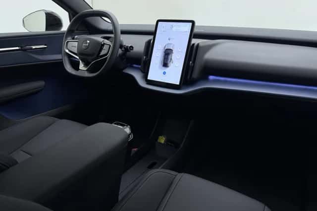 Volvo EX30 (2024) thumbnail 2
