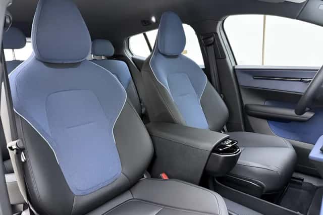 Volvo EX30 (2024) thumbnail 4