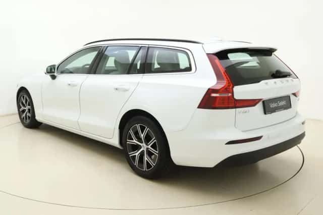 Volvo V60 (2023) thumbnail 3