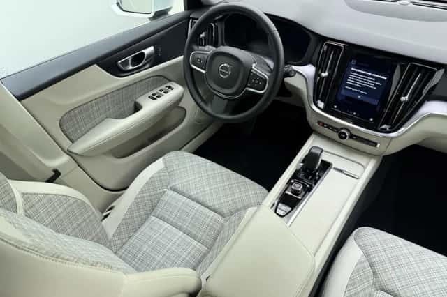 Volvo V60 (2023) thumbnail 4