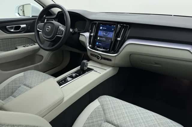 Volvo V60 (2023) thumbnail 6