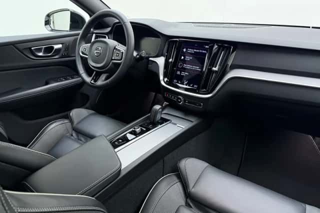 Volvo V60 (2022) thumbnail 4
