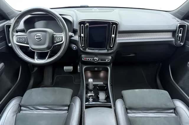 Volvo XC40 (2021) thumbnail 2
