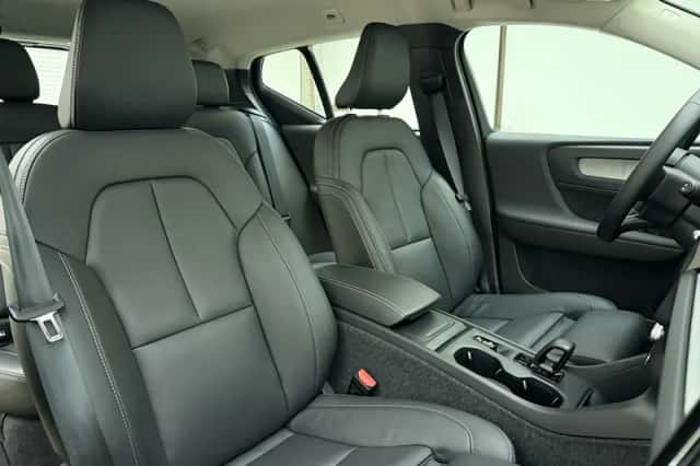 Volvo XC40 (2025) thumbnail 4