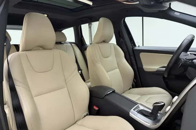 Volvo XC60 (2017) thumbnail 4