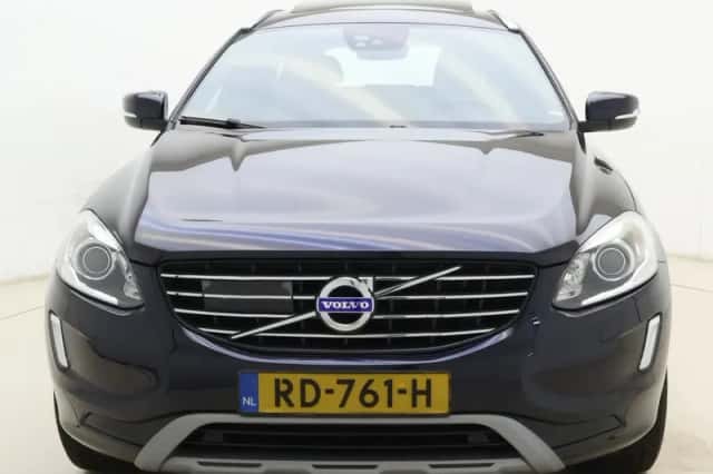 Volvo XC60 (2017) thumbnail 5