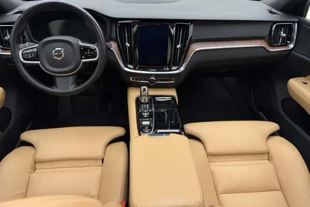Volvo V60 (2019) thumbnail 2