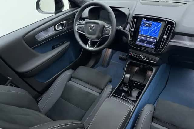 Volvo EX40 (2025) thumbnail 2