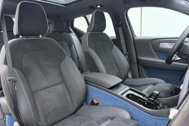 Volvo EX40 (2025) thumbnail 4
