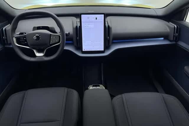 Volvo EX30 (2025) thumbnail 2