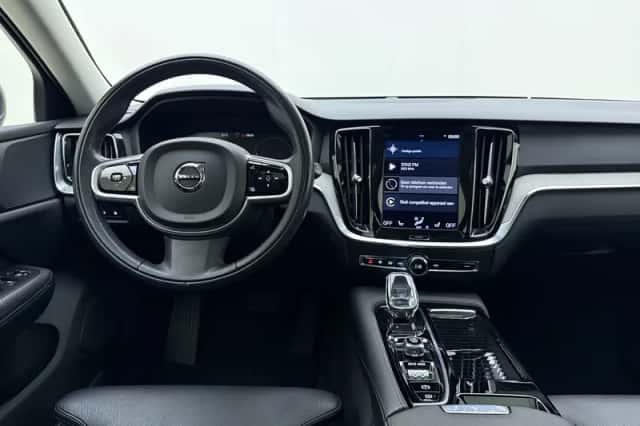 Volvo V60 (2021) thumbnail 2