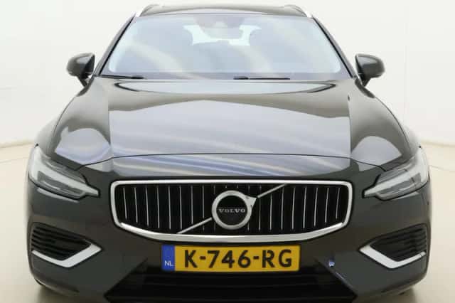 Volvo V60 (2021) thumbnail 3