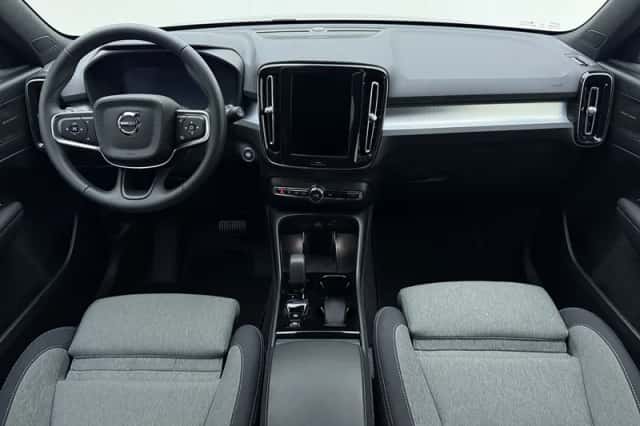 Volvo XC40 (2025) thumbnail 4