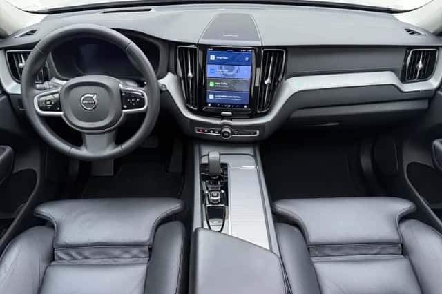 Volvo XC60 (2022) thumbnail 2