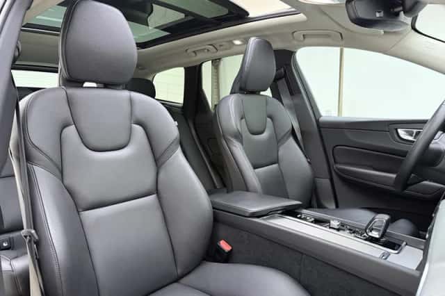 Volvo XC60 (2022) thumbnail 4