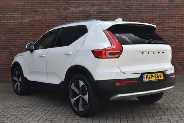 Volvo XC40 (2024) thumbnail 2