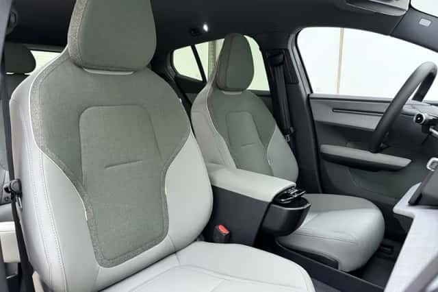 Volvo EX30 (2026) thumbnail 4