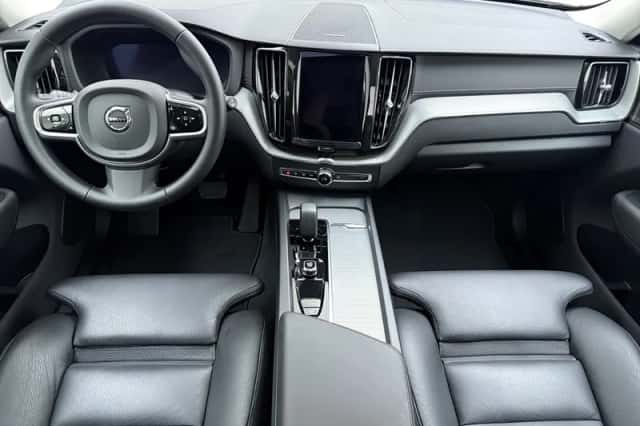 Volvo XC60 (2025) thumbnail 2