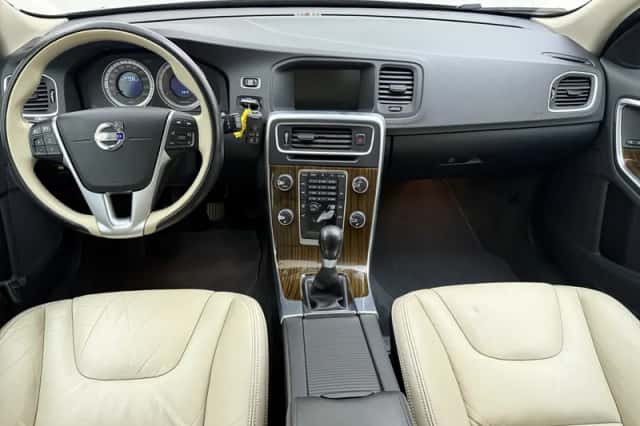 Volvo V60 (2013) thumbnail 2