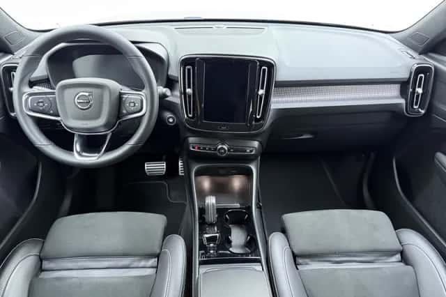 Volvo XC40 (2022) thumbnail 2