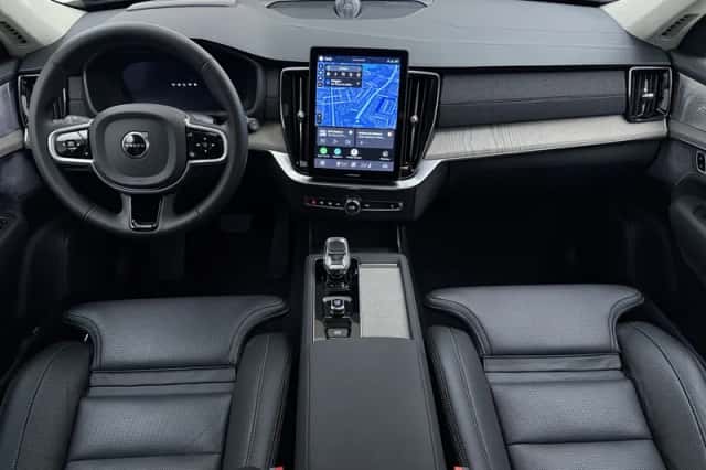 Volvo XC90 (2025) thumbnail 2