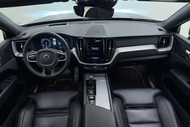 Volvo XC60 (2020) thumbnail 2