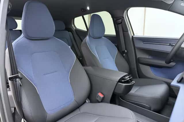 Volvo EX30 (2026) thumbnail 4