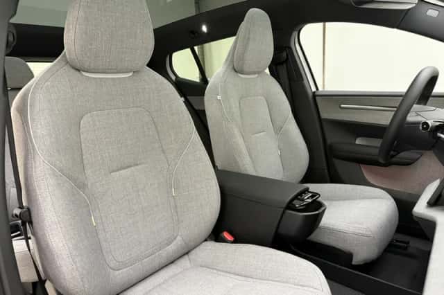 Volvo EX30 (2026) thumbnail 4
