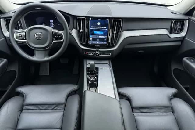 Volvo XC60 (2024) thumbnail 2
