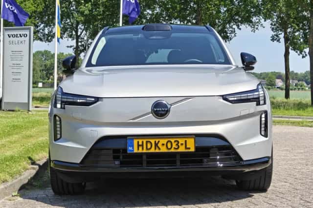 Volvo EX90 (2025) thumbnail 2