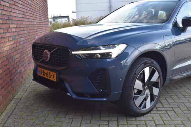 Volvo XC60 (2025) thumbnail 3
