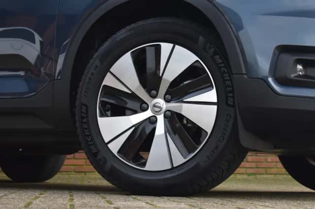 Volvo XC40 (2021) thumbnail 3